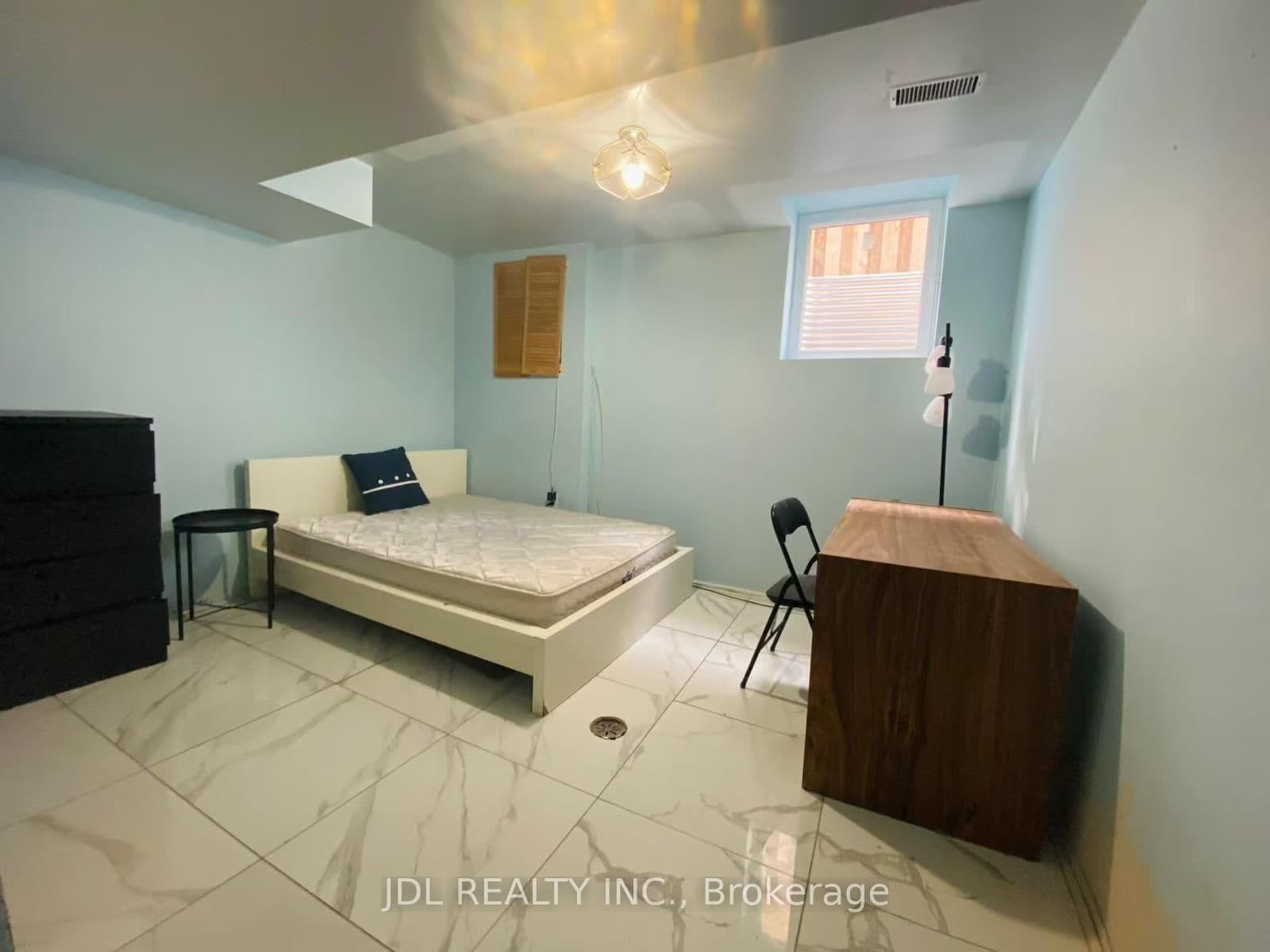 3528 Ellesmere Road thumbnail 2