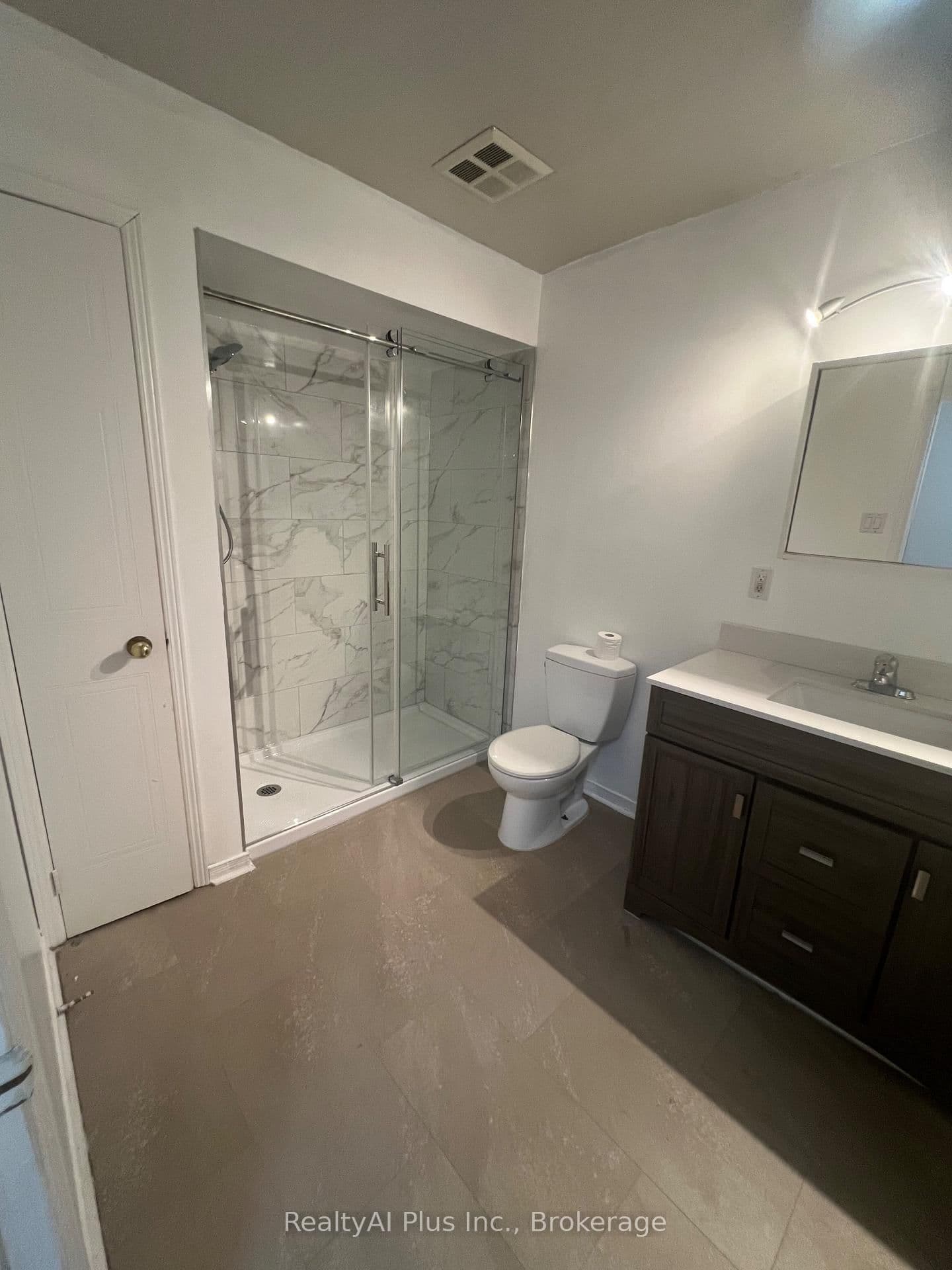 1569A Kingston Road thumbnail 15