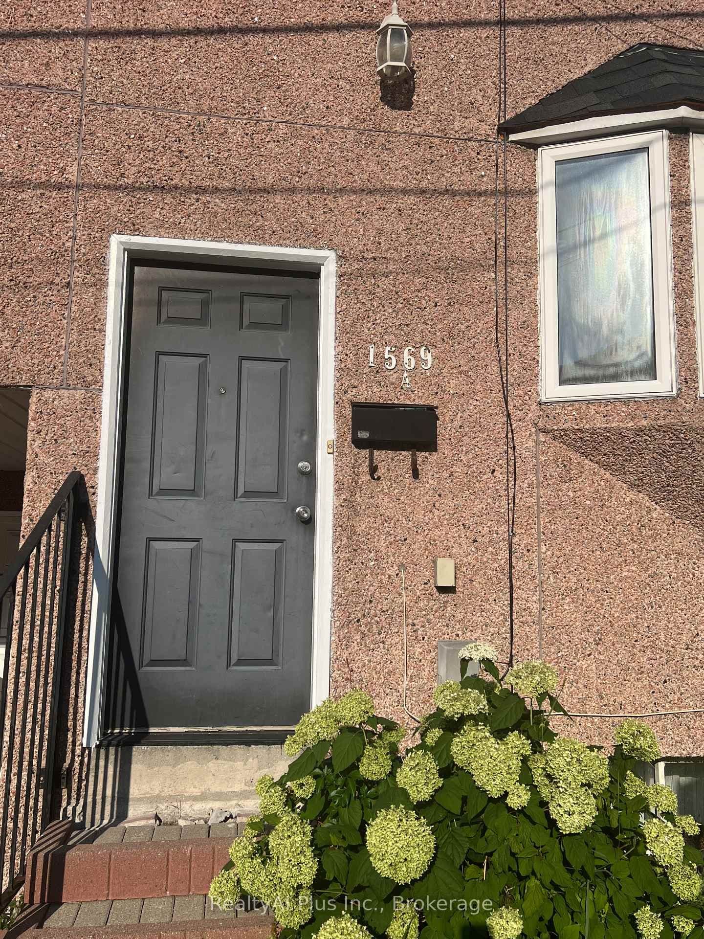 1569A Kingston Road thumbnail 2
