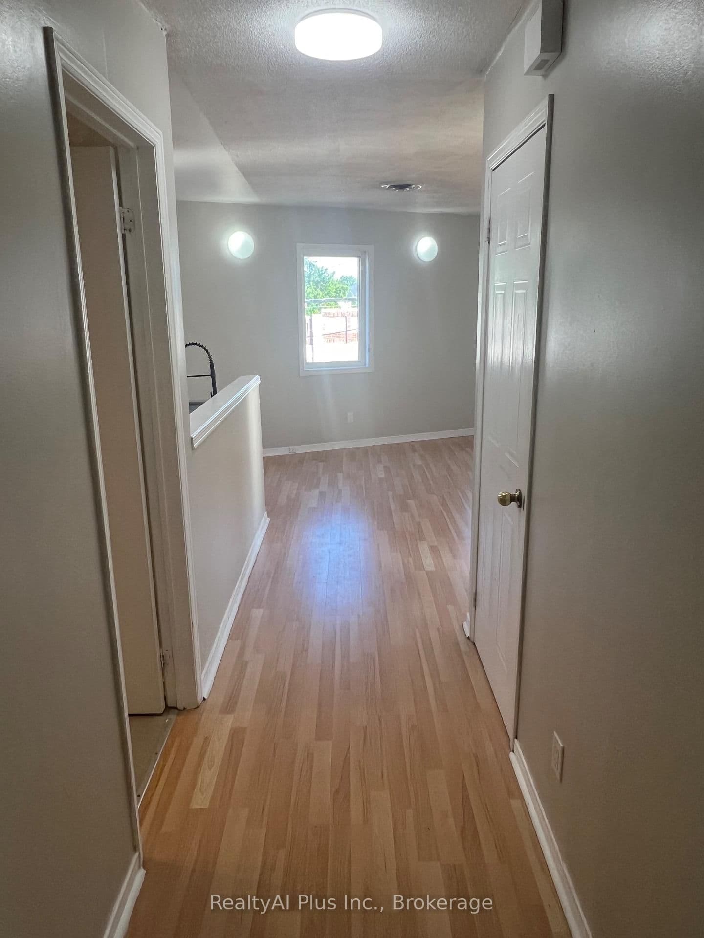 1569A Kingston Road thumbnail 5