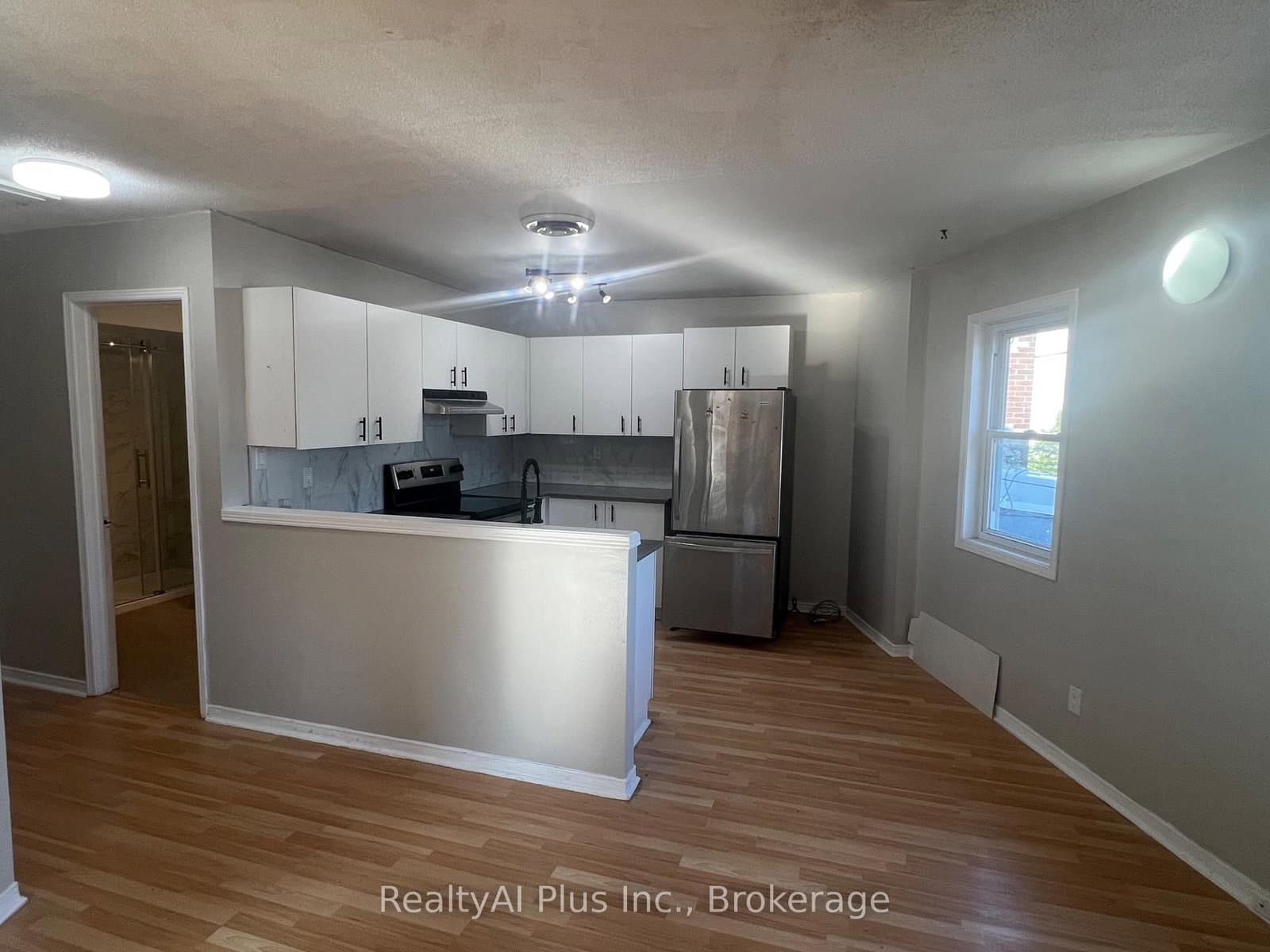 1569A Kingston Road thumbnail 7