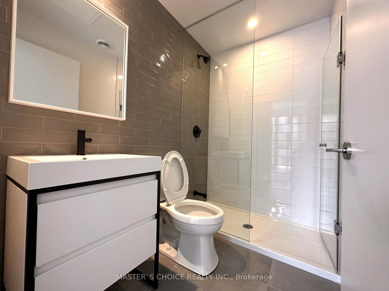 150 logan Avenue, Unit 323 thumbnail 16