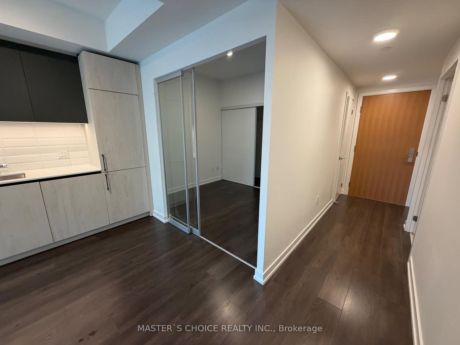150 logan Avenue, Unit 323 thumbnail 5