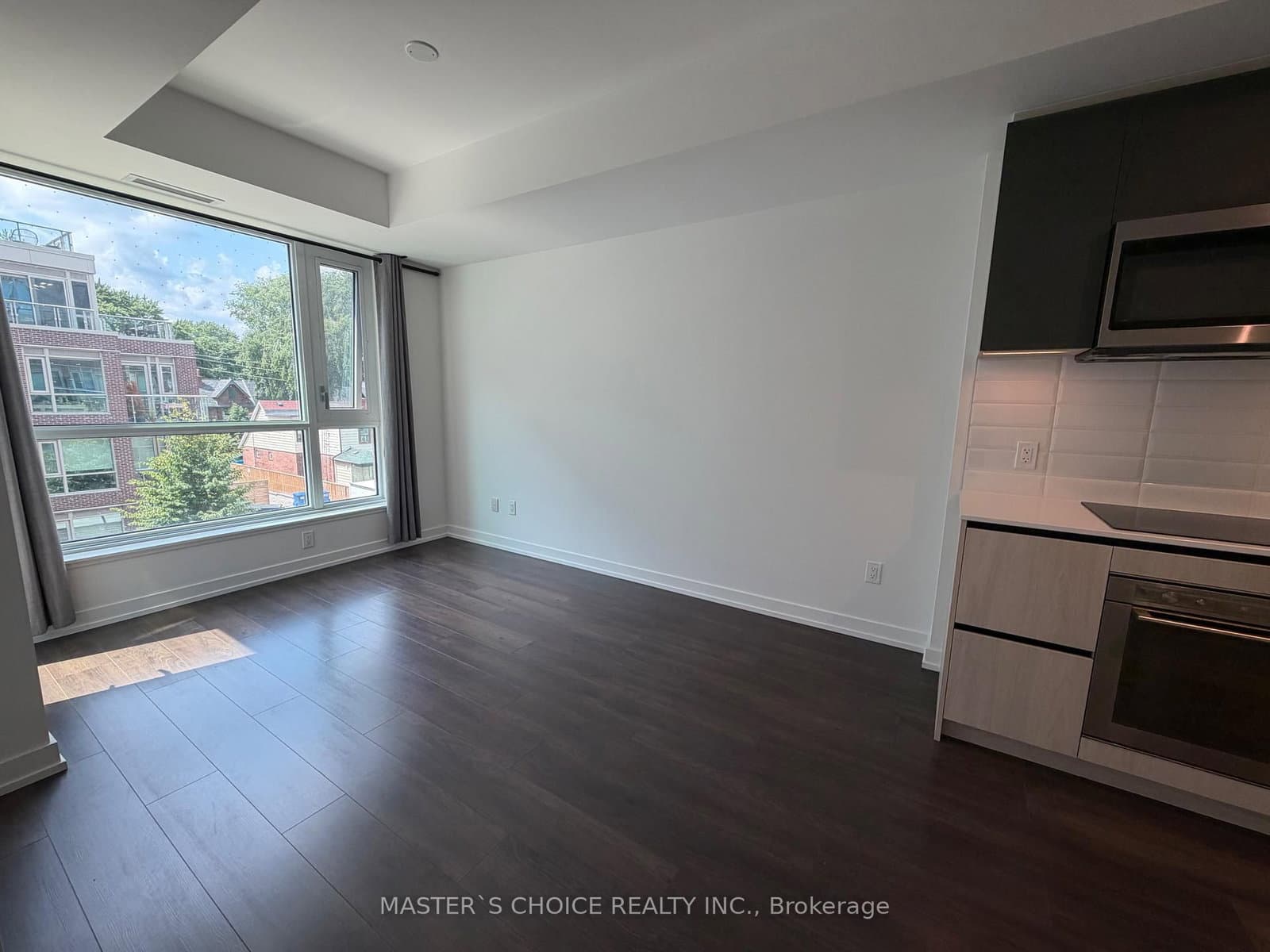 150 logan Avenue, Unit 323 thumbnail 8