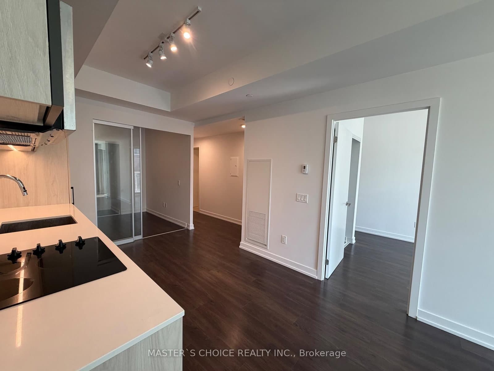 150 logan Avenue, Unit 323 thumbnail 9