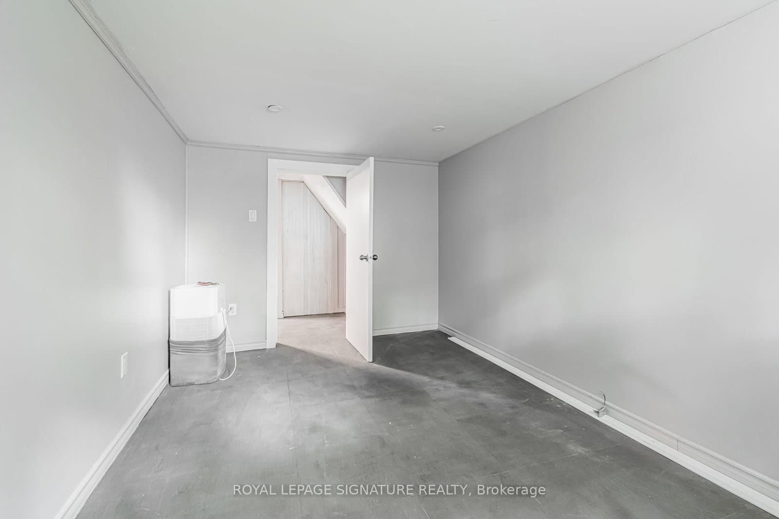 2935 St Clair Avenue E thumbnail 29