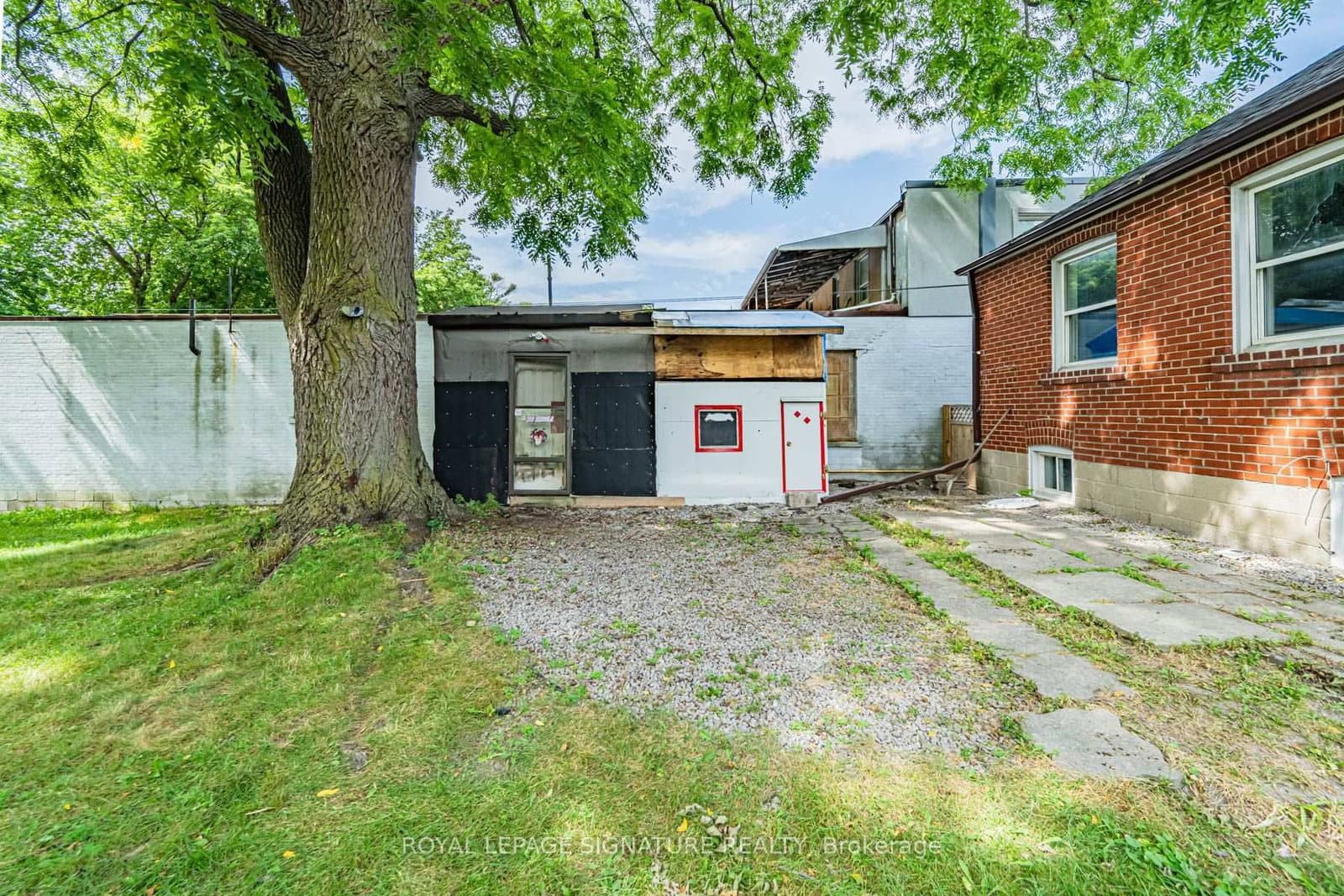 2935 St Clair Avenue E thumbnail 32