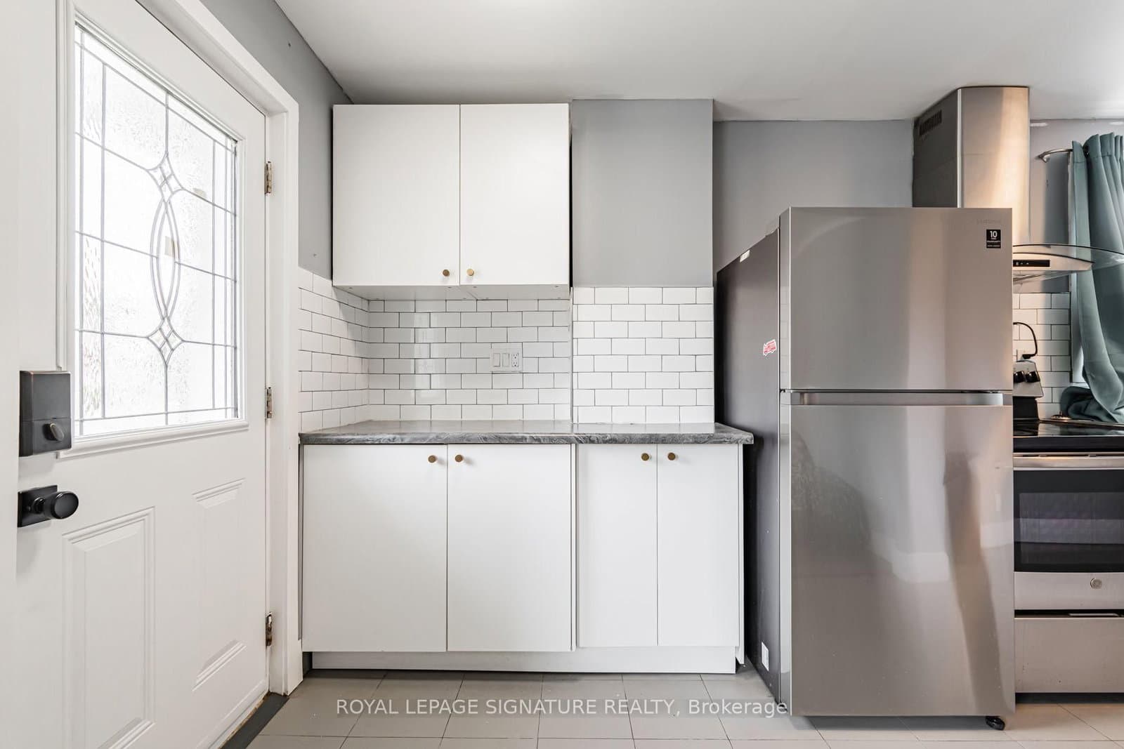 2935 St Clair Avenue E thumbnail 4