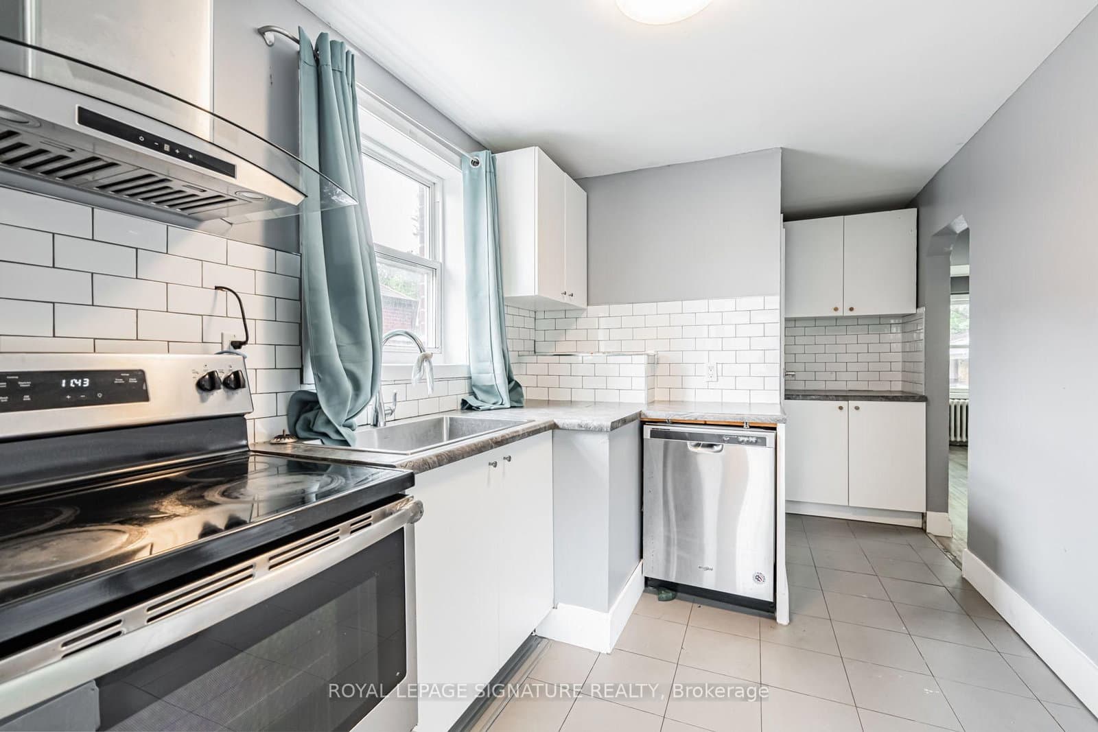 2935 St Clair Avenue E thumbnail 8