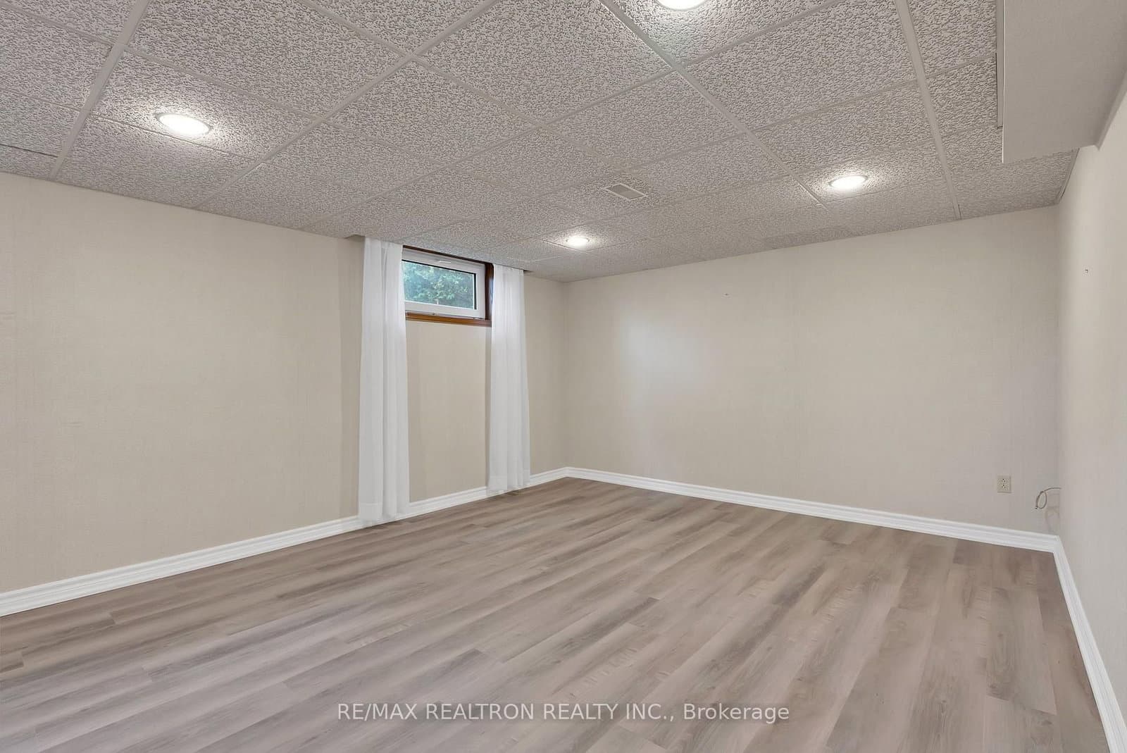 421 Brimorton Drive thumbnail 23