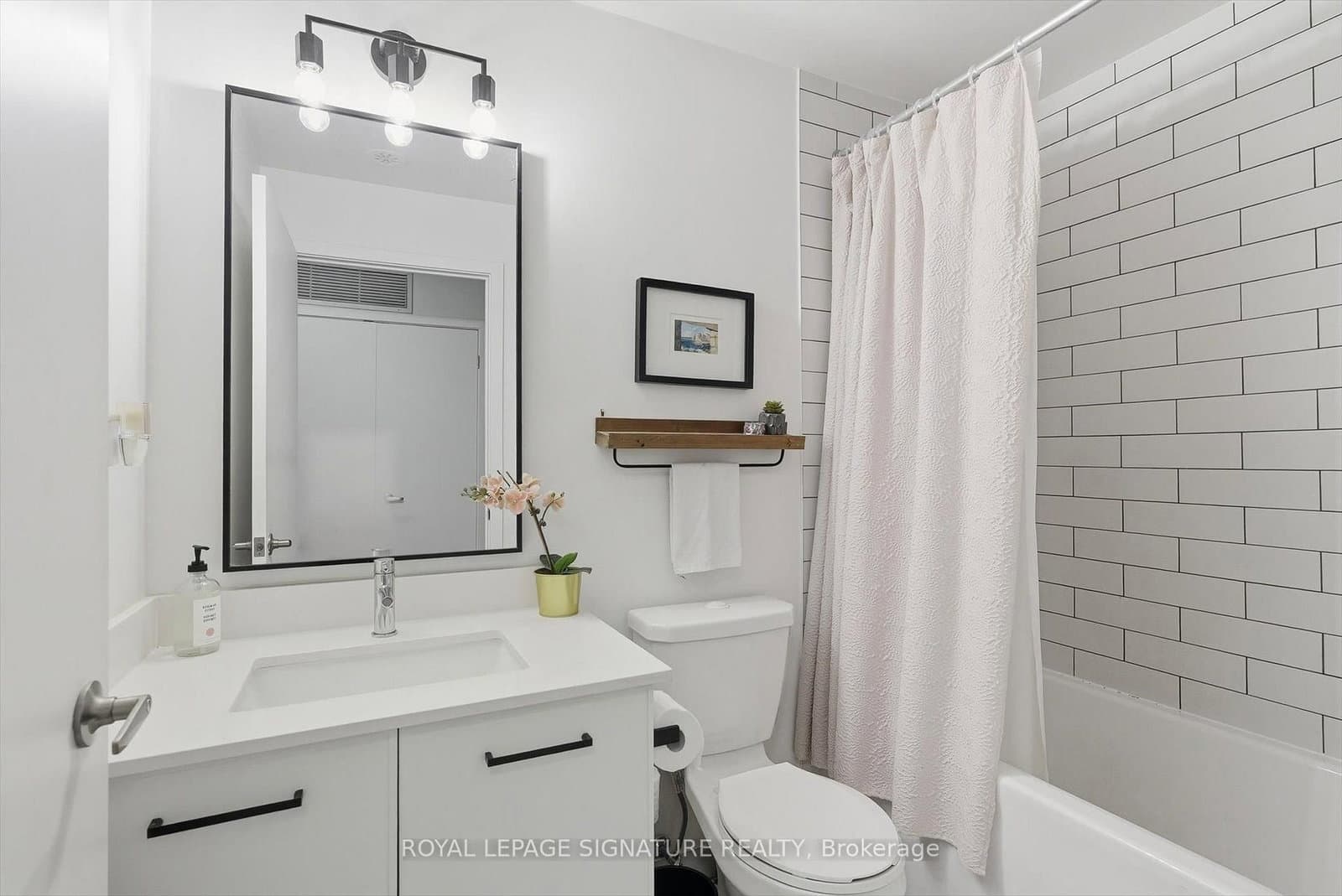 899 Queen Street E, Unit 503 thumbnail 18