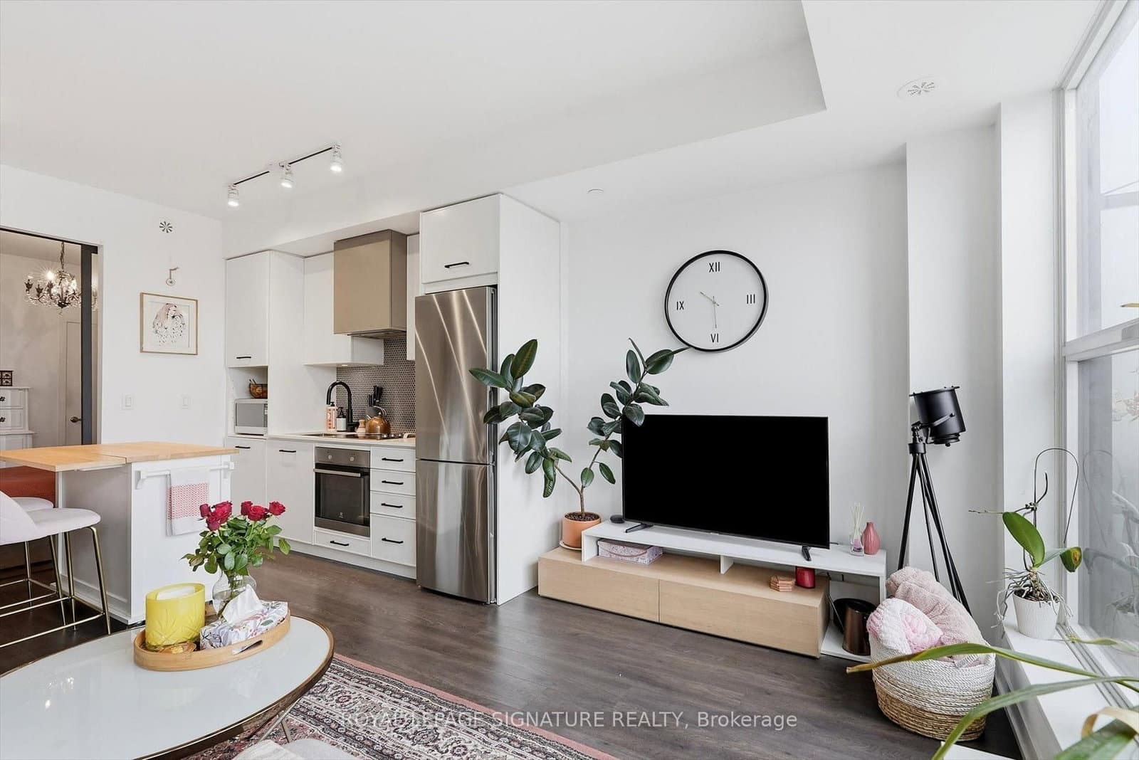 899 Queen Street E, Unit 503 thumbnail 4