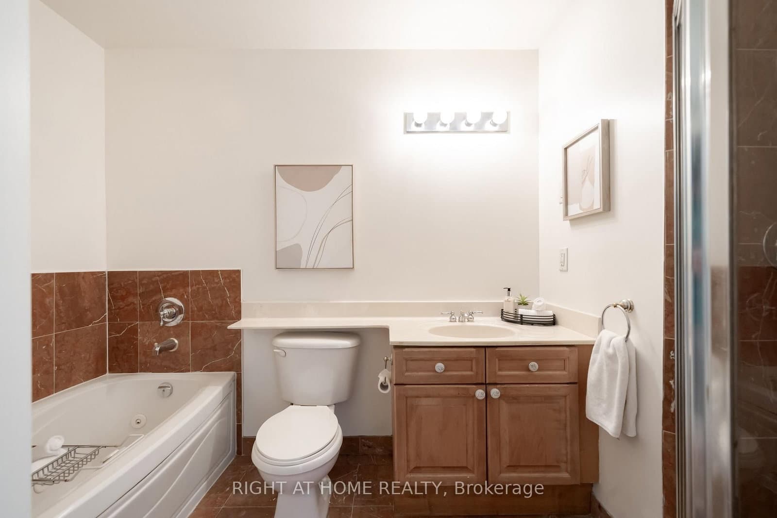 35 Boardwalk Drive, Unit 202 thumbnail 12