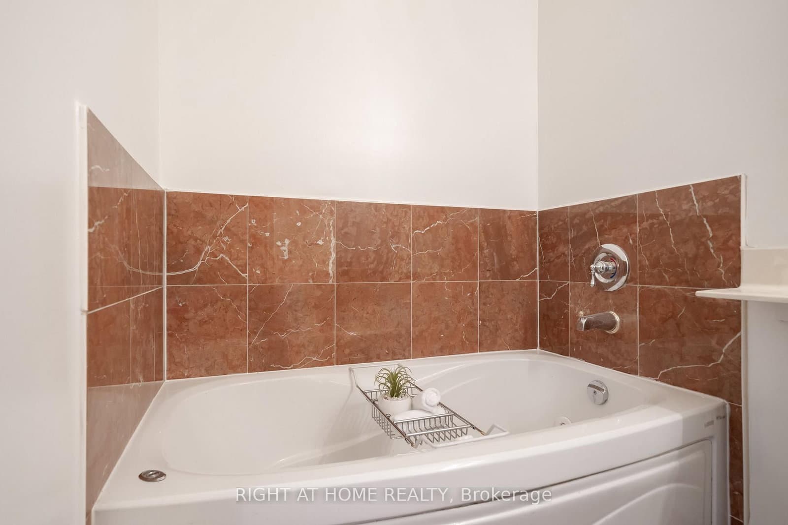 35 Boardwalk Drive, Unit 202 thumbnail 13