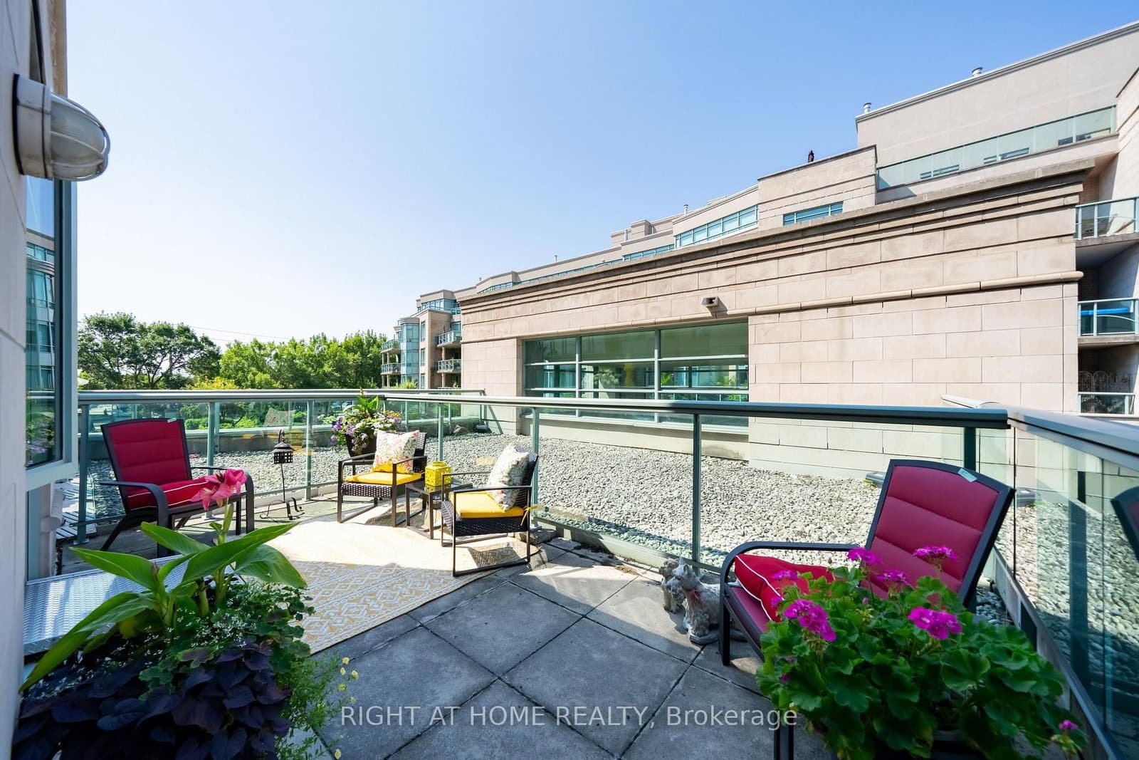 35 Boardwalk Drive, Unit 202 thumbnail 14