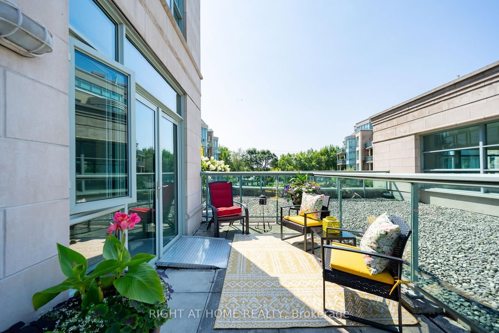 35 Boardwalk Drive, Unit 202 thumbnail 15