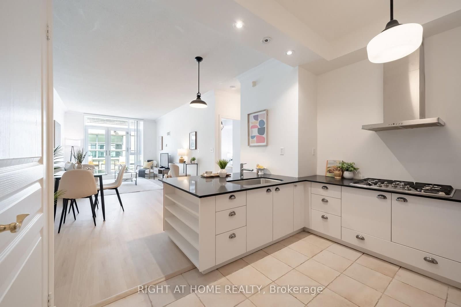 35 Boardwalk Drive, Unit 202 thumbnail 2