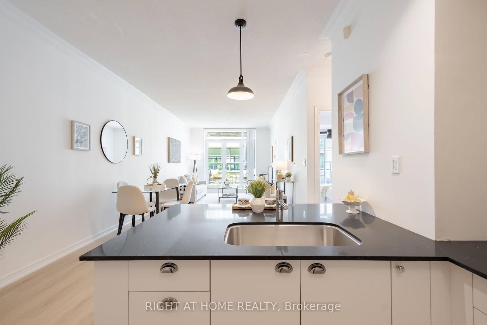 35 Boardwalk Drive, Unit 202 thumbnail 4