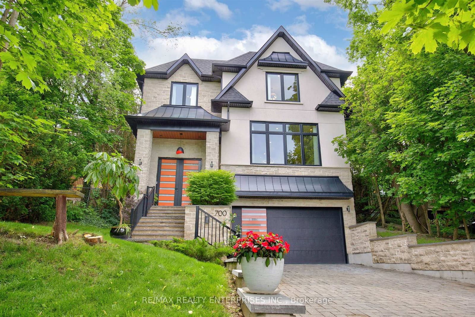 700 Hillcrest Road thumbnail 2
