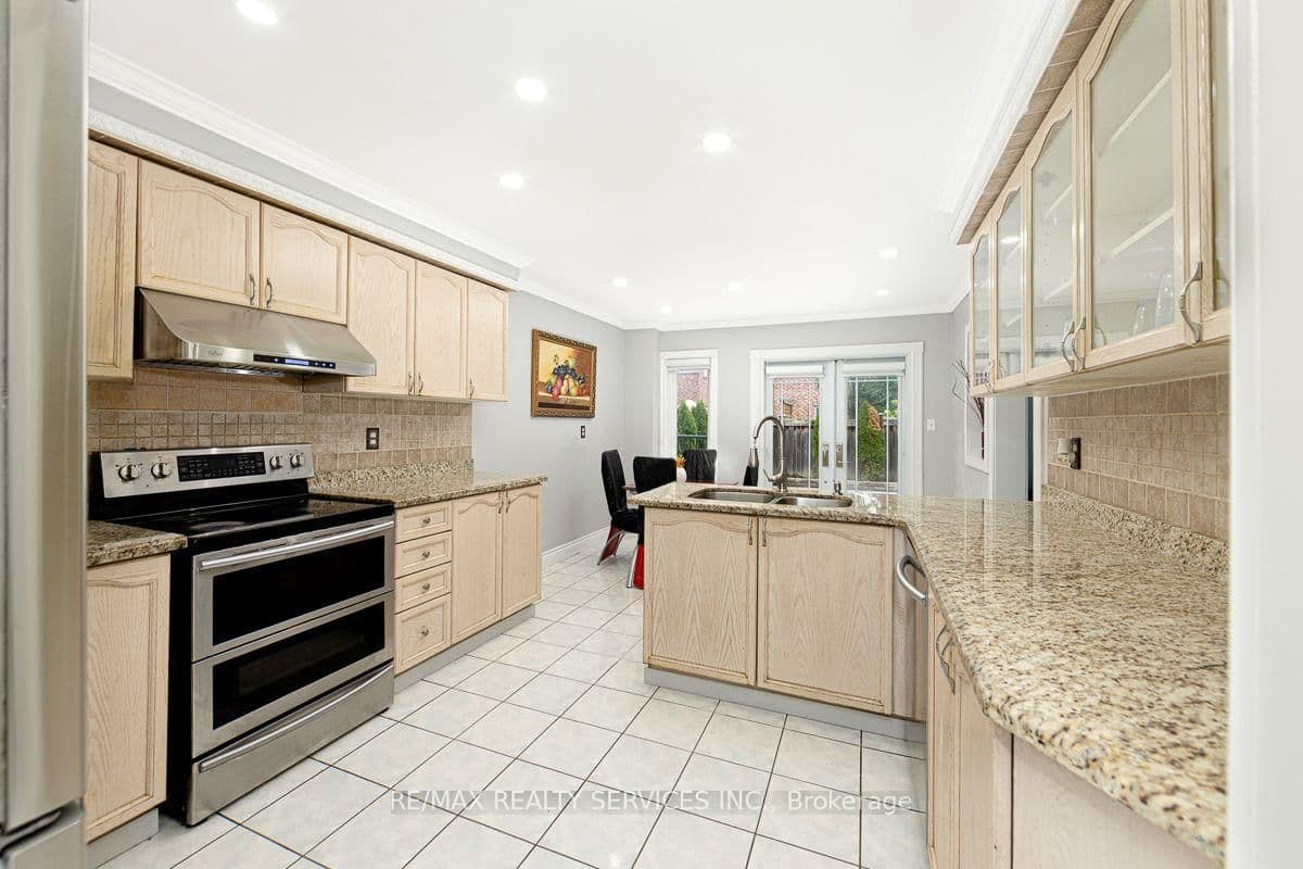 64 Strickland Drive thumbnail 12