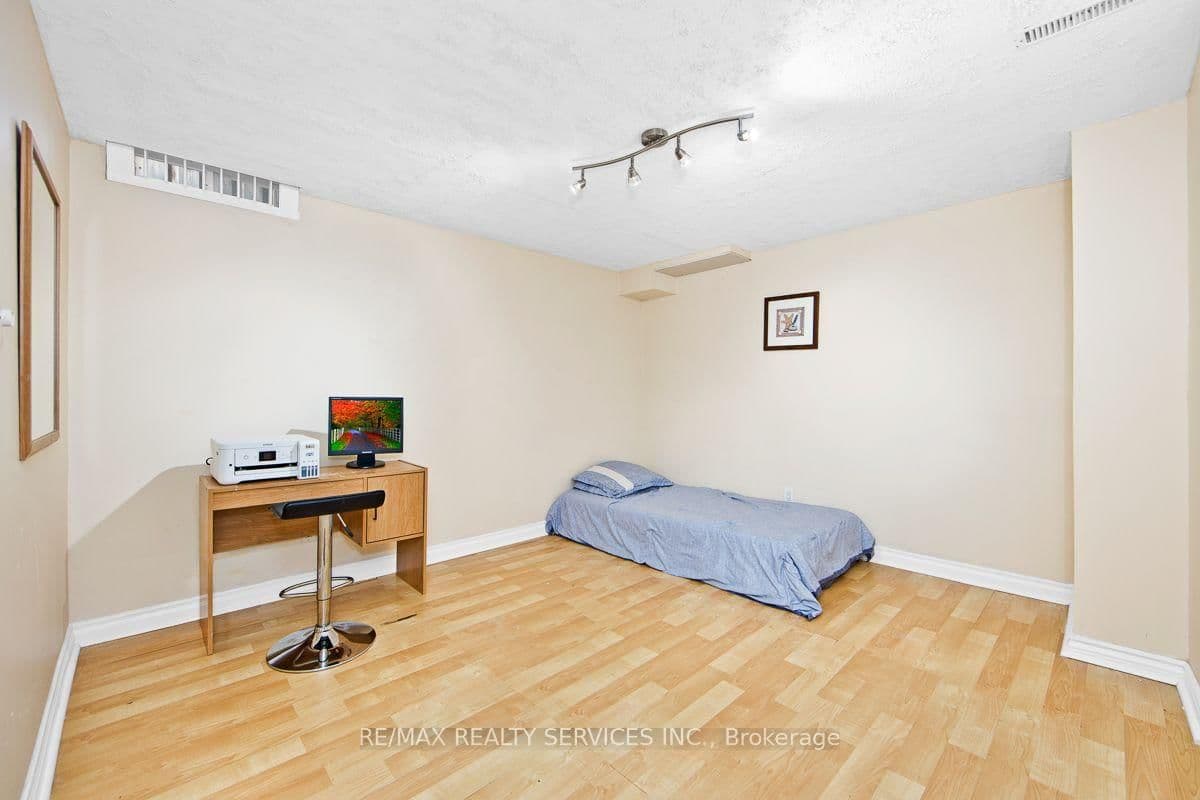 64 Strickland Drive thumbnail 31