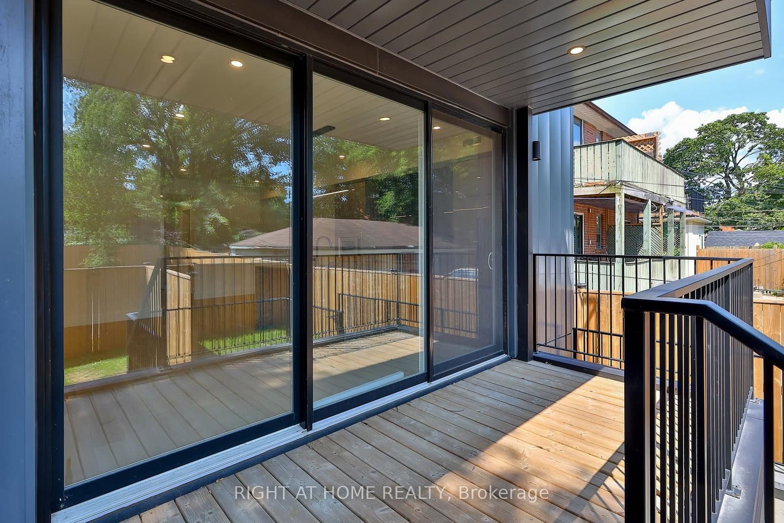 2343 Gerrard Street E, Unit Ground Floor thumbnail 13