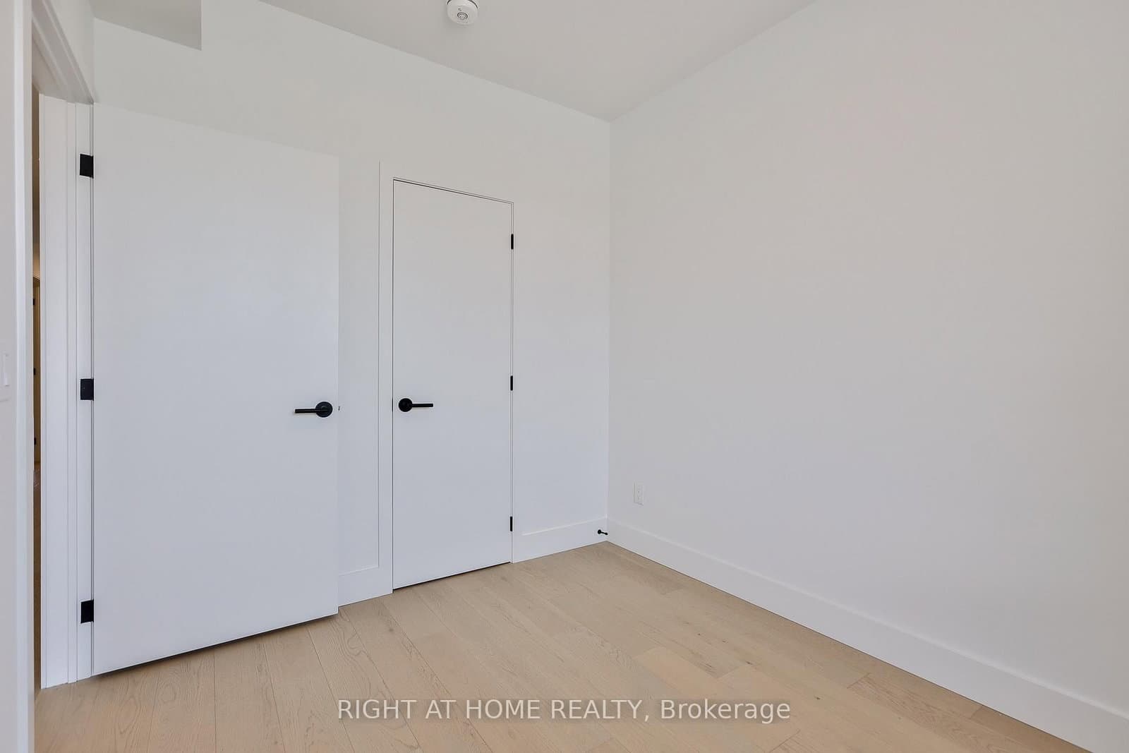 2343 Gerrard Street E, Unit Ground Floor thumbnail 17