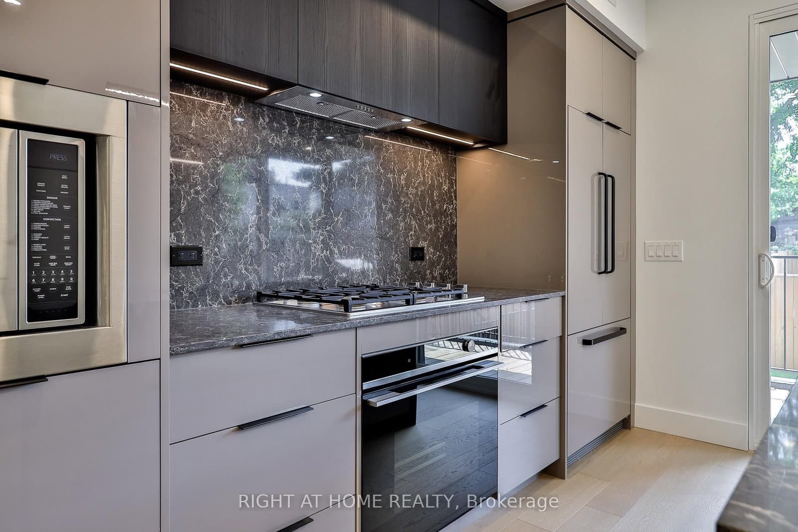 2343 Gerrard Street E, Unit Ground Floor thumbnail 7