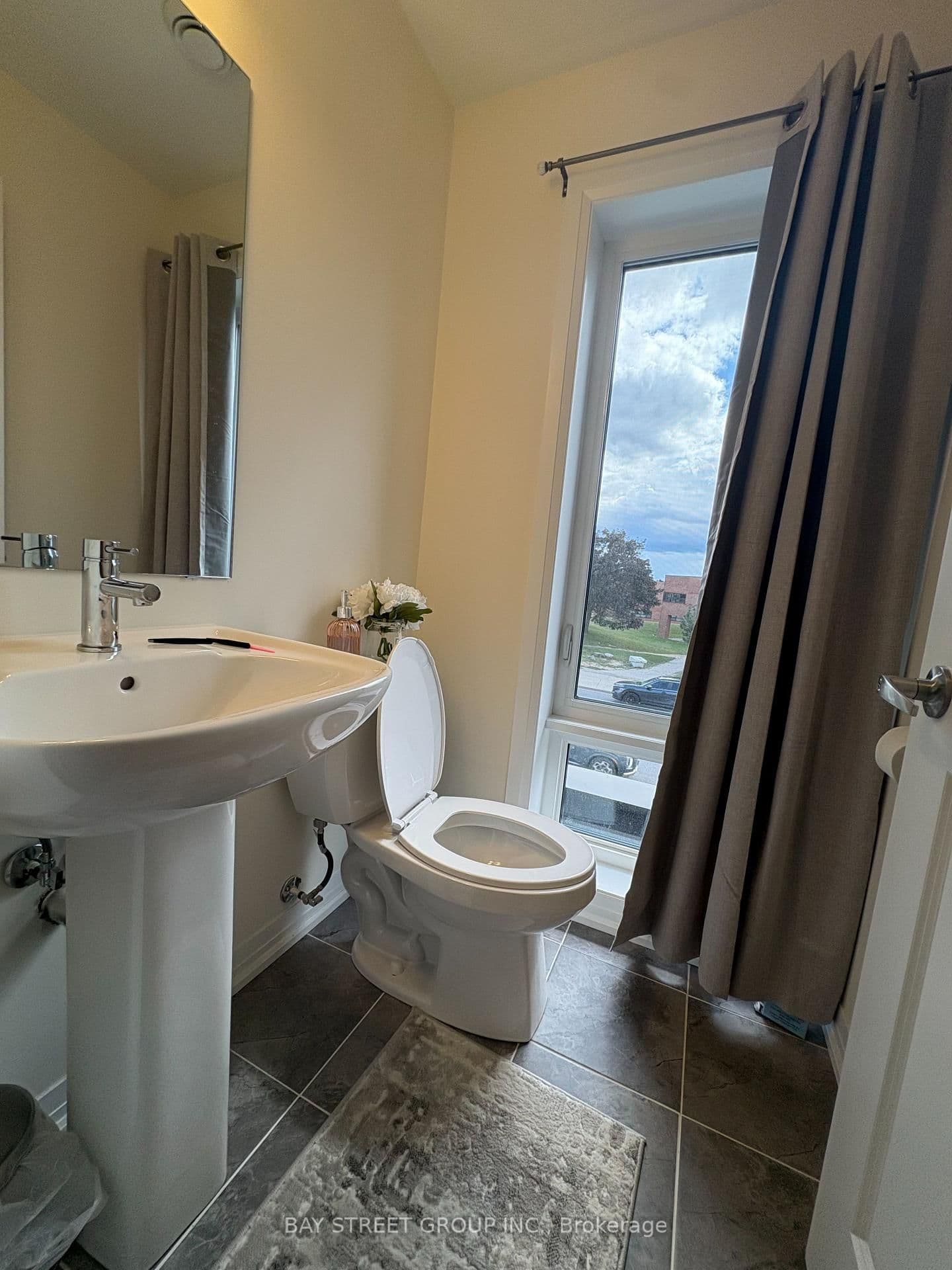 145 Tapscott Road, Unit 11 thumbnail 6