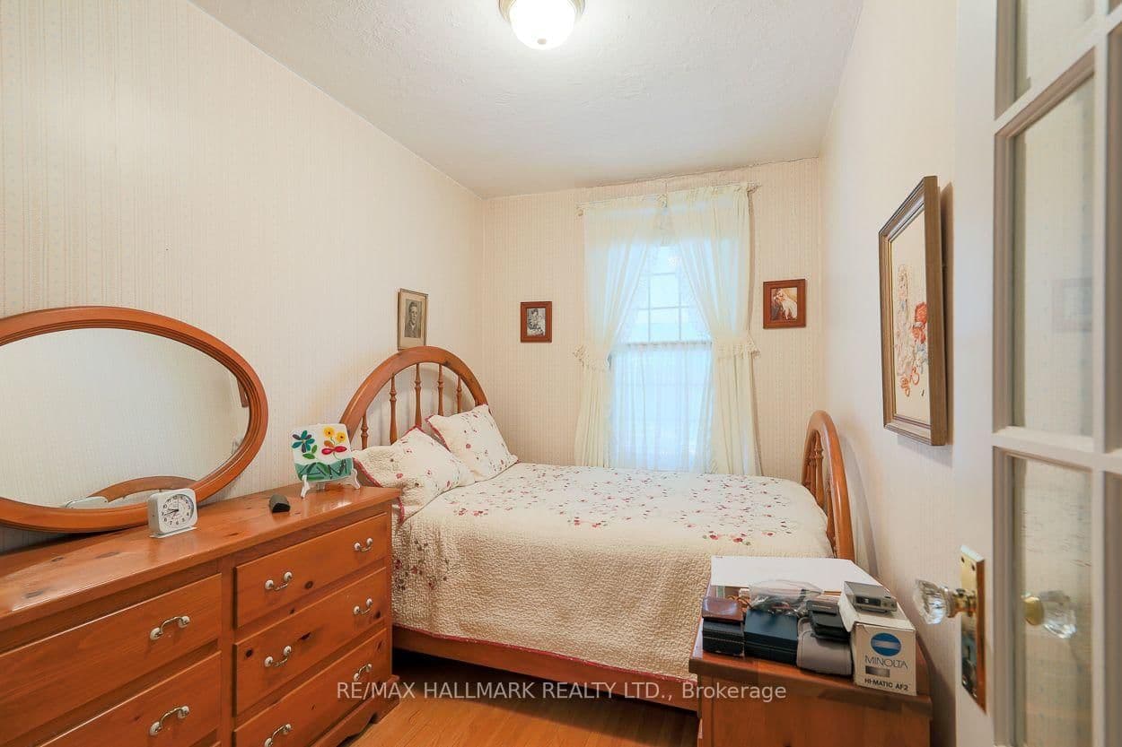 40 Pinegrove Avenue thumbnail 12