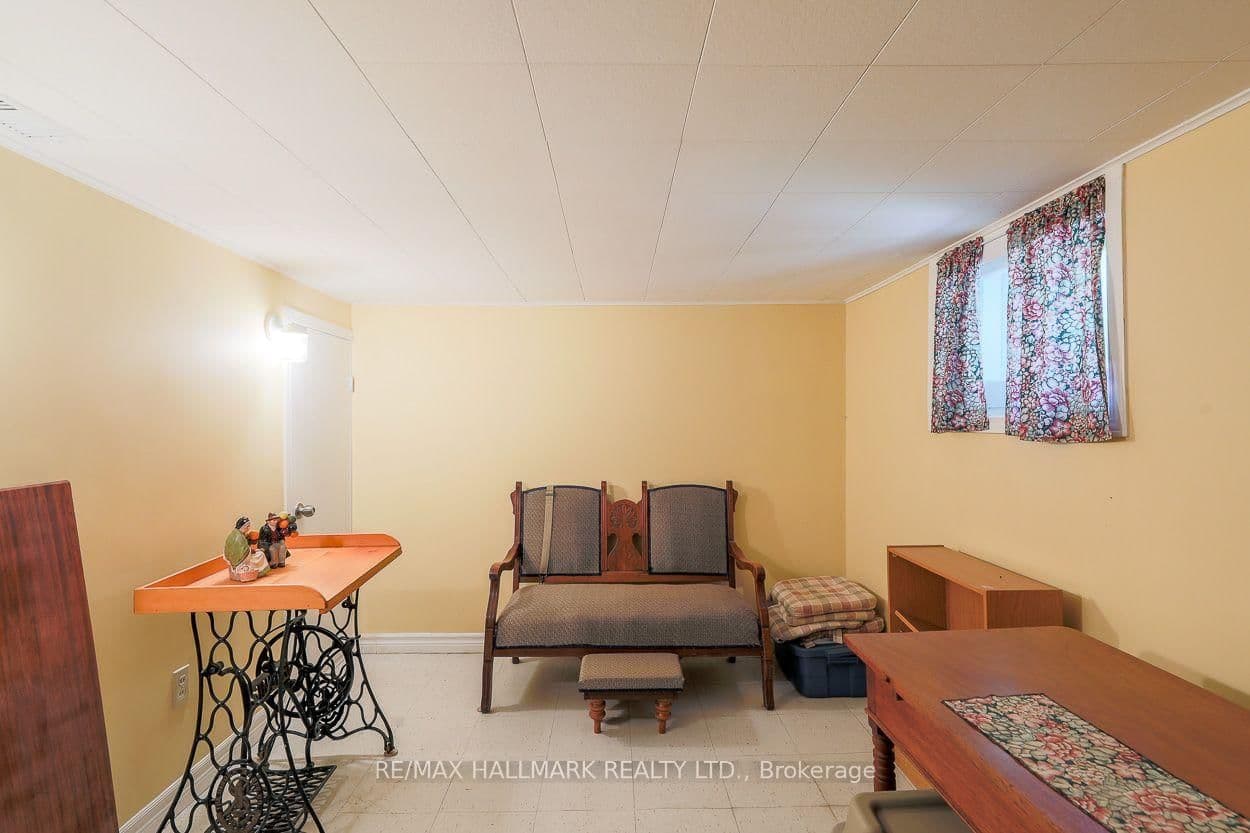 40 Pinegrove Avenue thumbnail 15