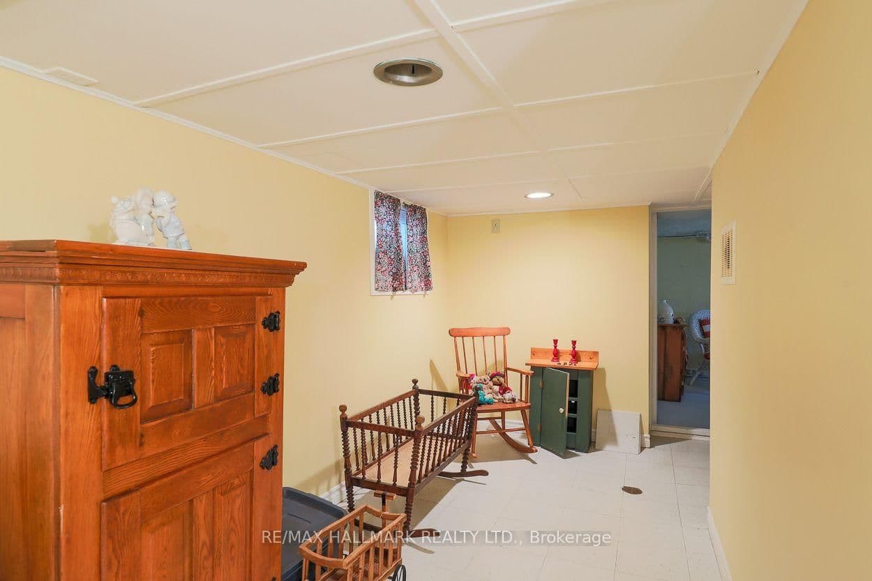 40 Pinegrove Avenue thumbnail 16