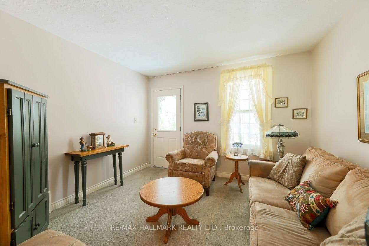 40 Pinegrove Avenue thumbnail 5