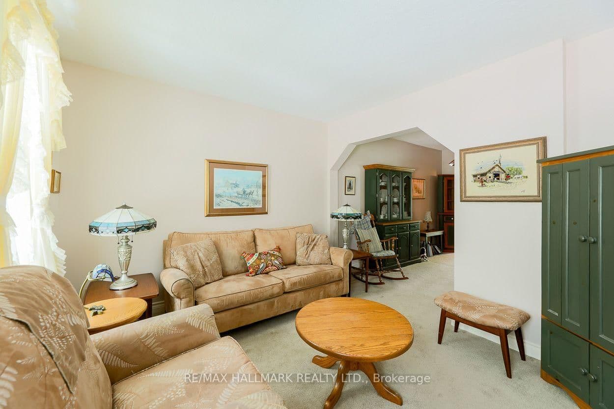 40 Pinegrove Avenue thumbnail 6