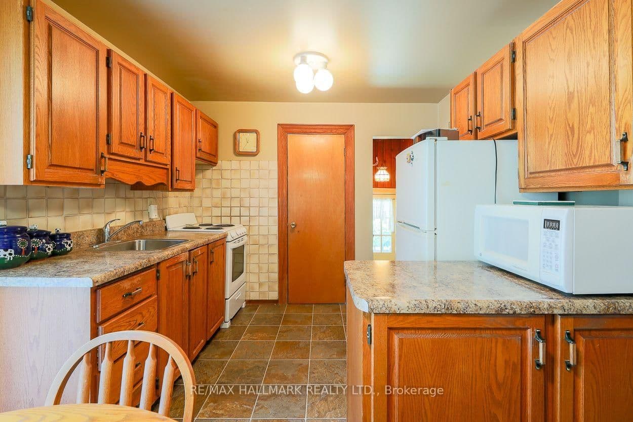 40 Pinegrove Avenue thumbnail 9