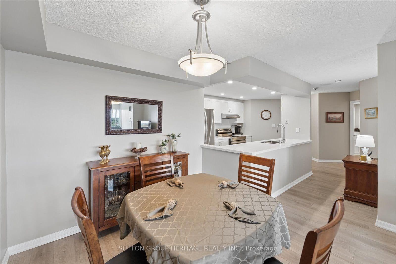 712 Rossland Road E, Unit 615 thumbnail 16