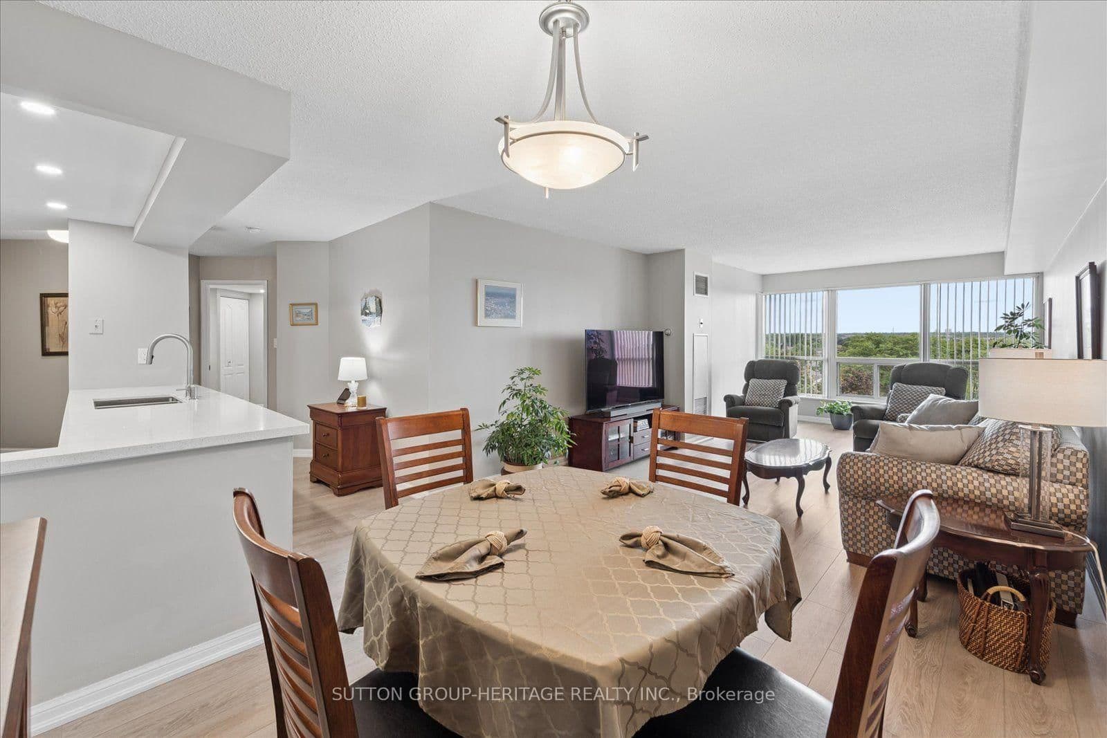 712 Rossland Road E, Unit 615 thumbnail 18
