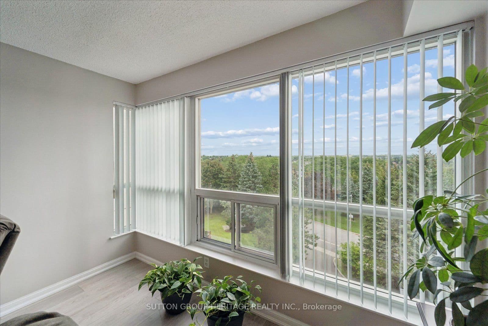 712 Rossland Road E, Unit 615 thumbnail 21