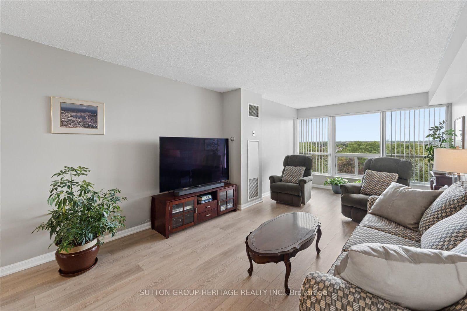 712 Rossland Road E, Unit 615 thumbnail 22