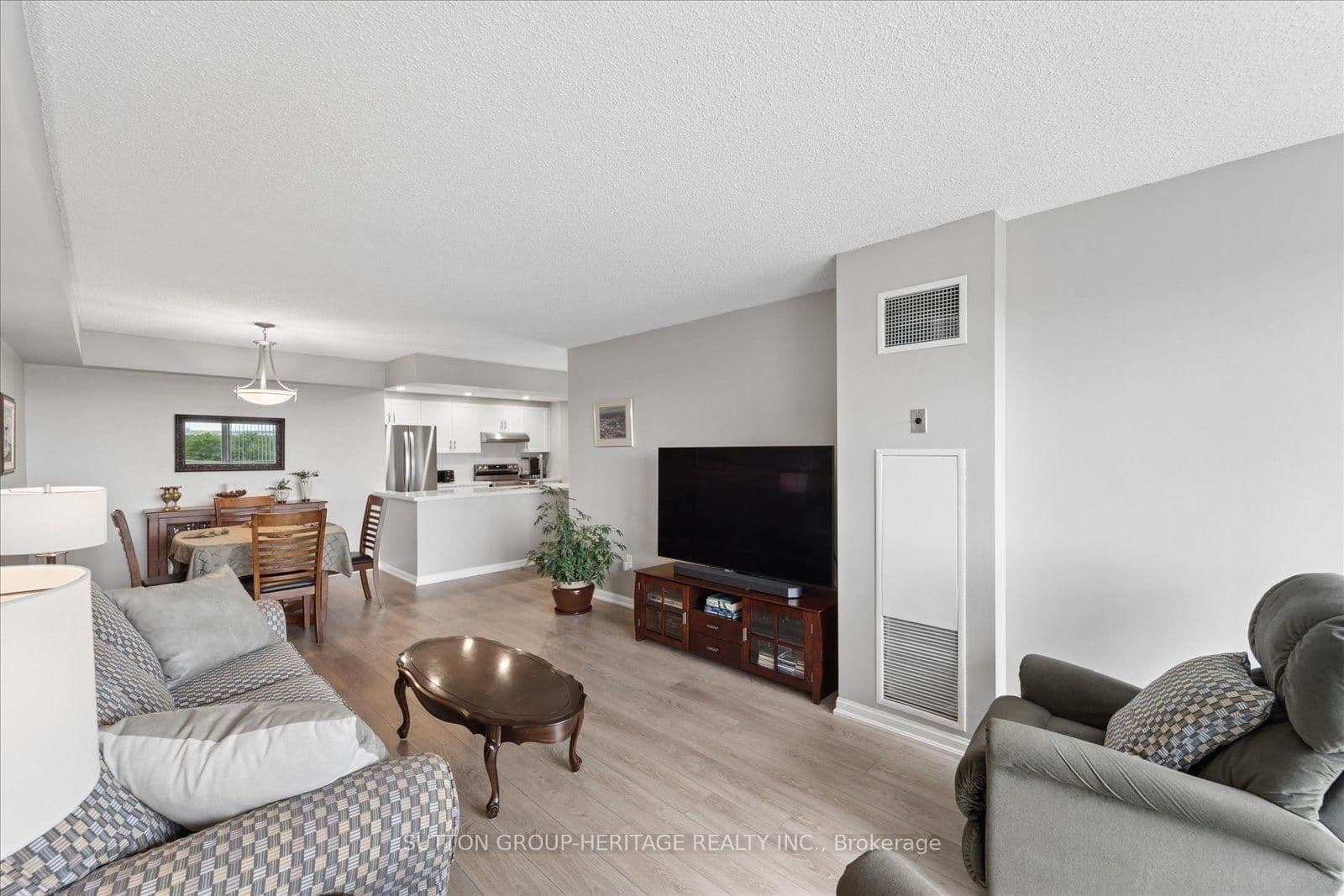 712 Rossland Road E, Unit 615 thumbnail 24