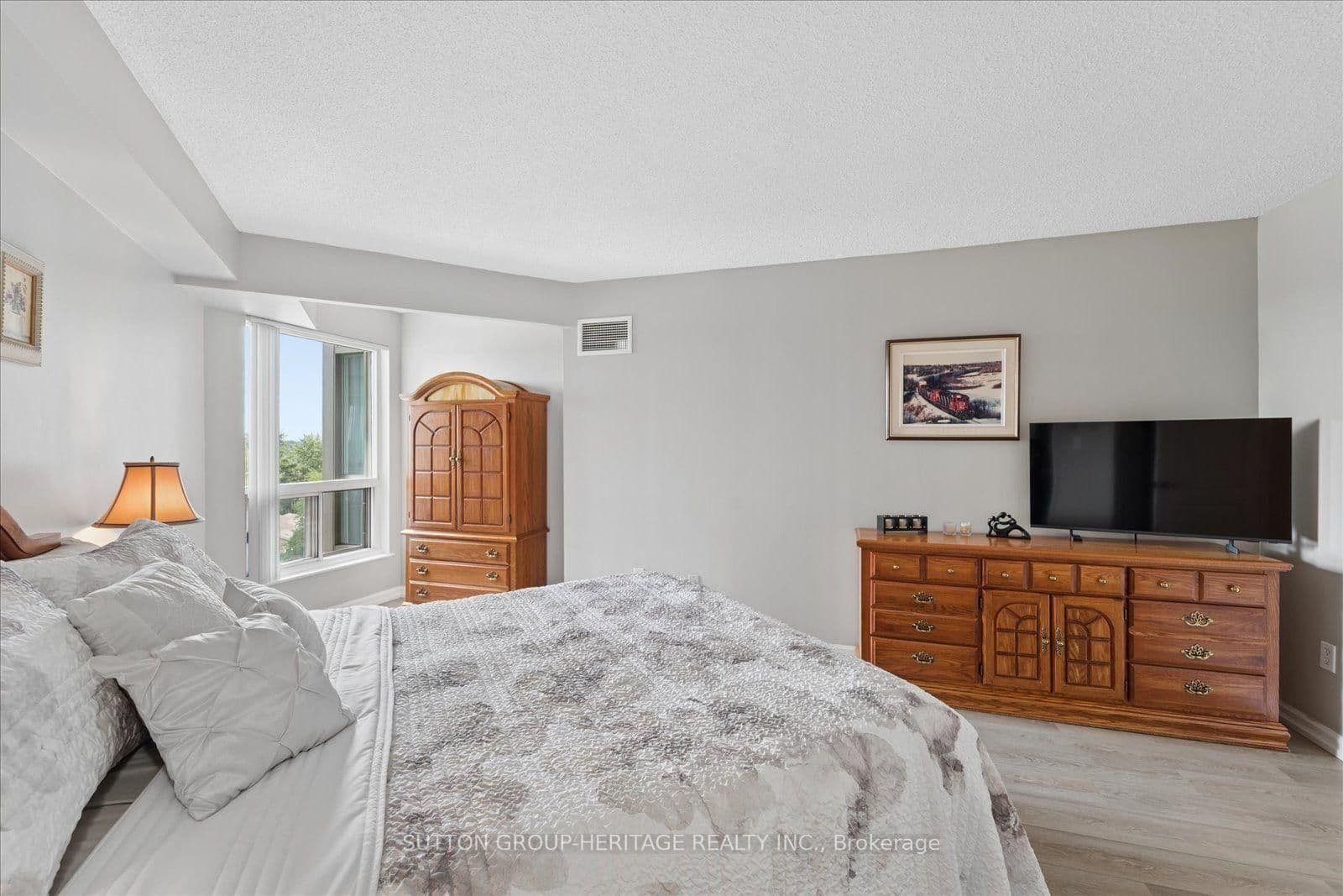 712 Rossland Road E, Unit 615 thumbnail 27