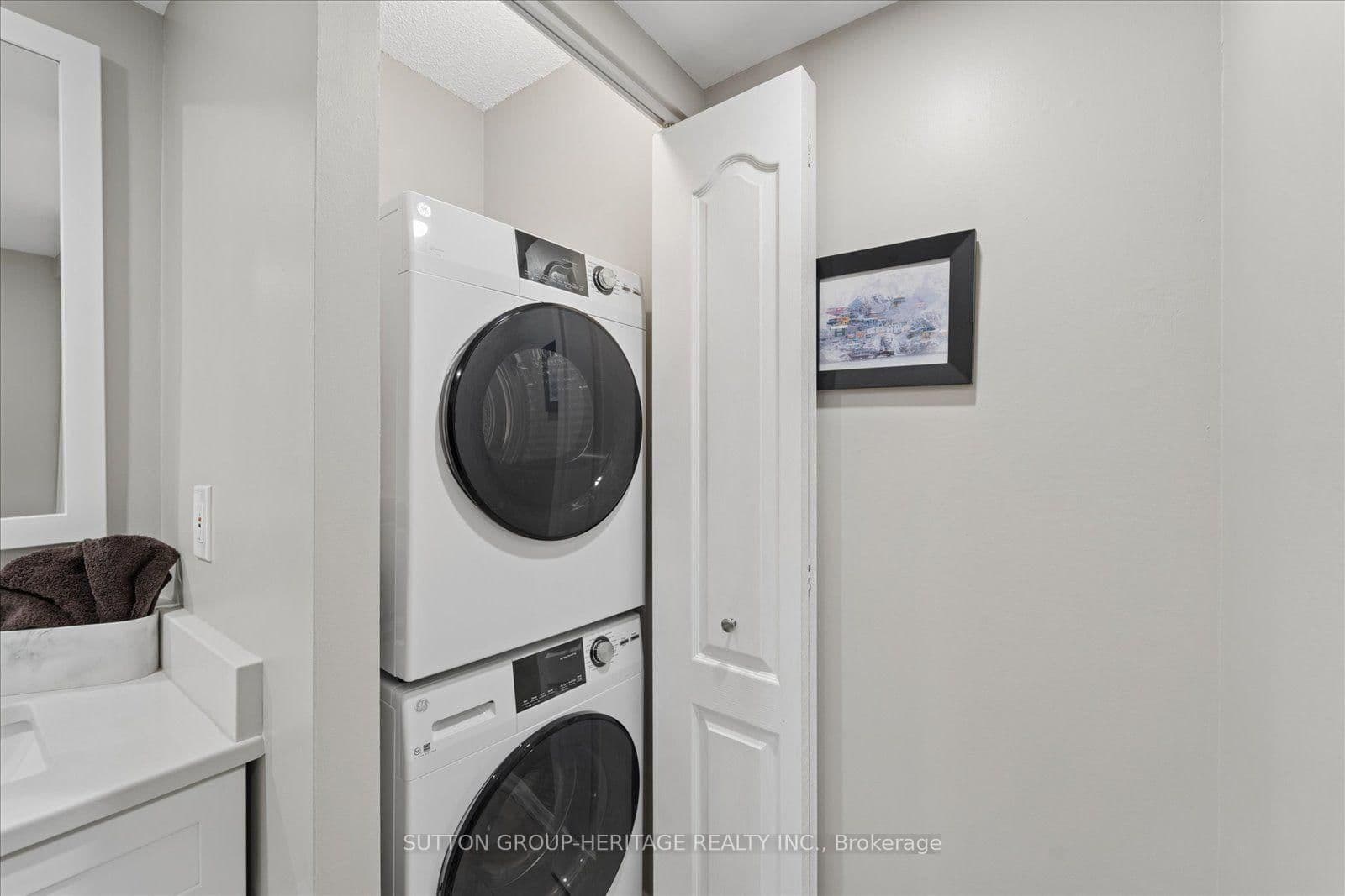 712 Rossland Road E, Unit 615 thumbnail 32