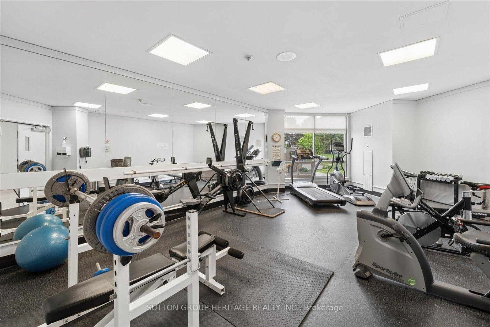 712 Rossland Road E, Unit 615 thumbnail 37