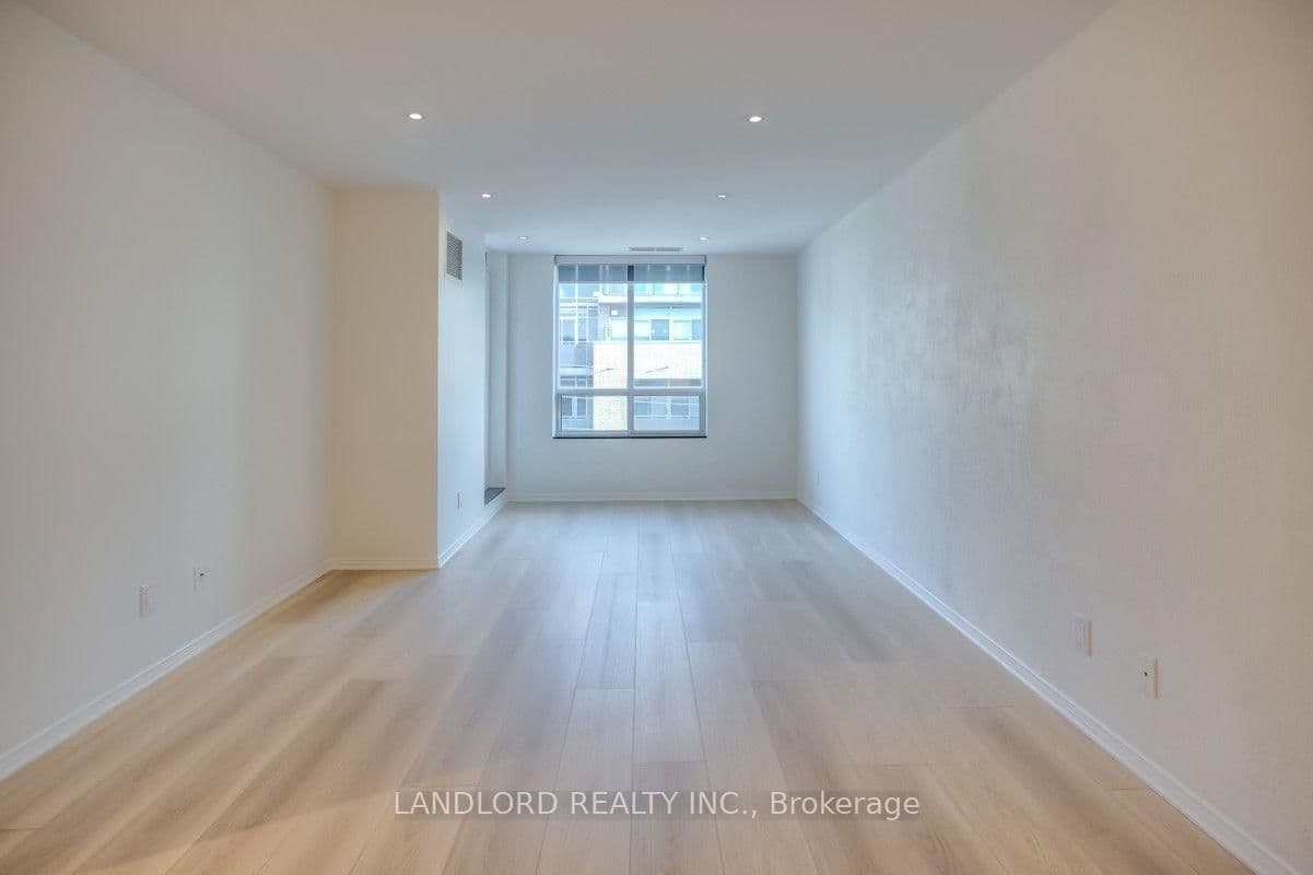 1863 Queen Street E, Unit 512 thumbnail 3