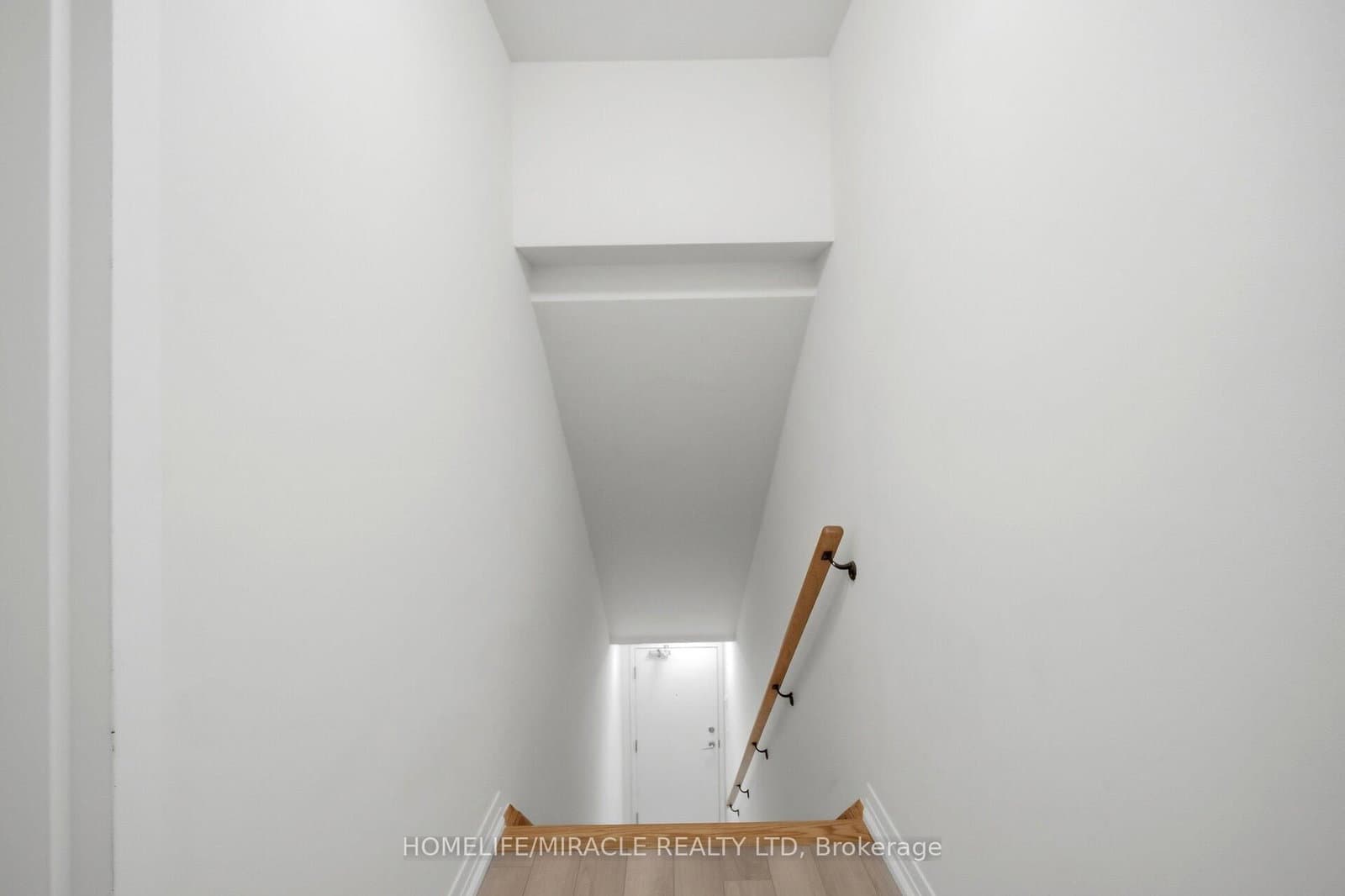 30 Liben Way, Unit 20 thumbnail 5