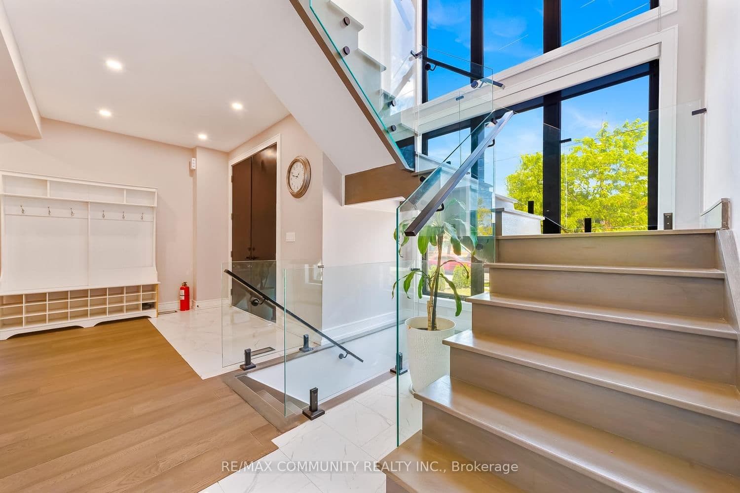 856 Kennedy Road thumbnail 16