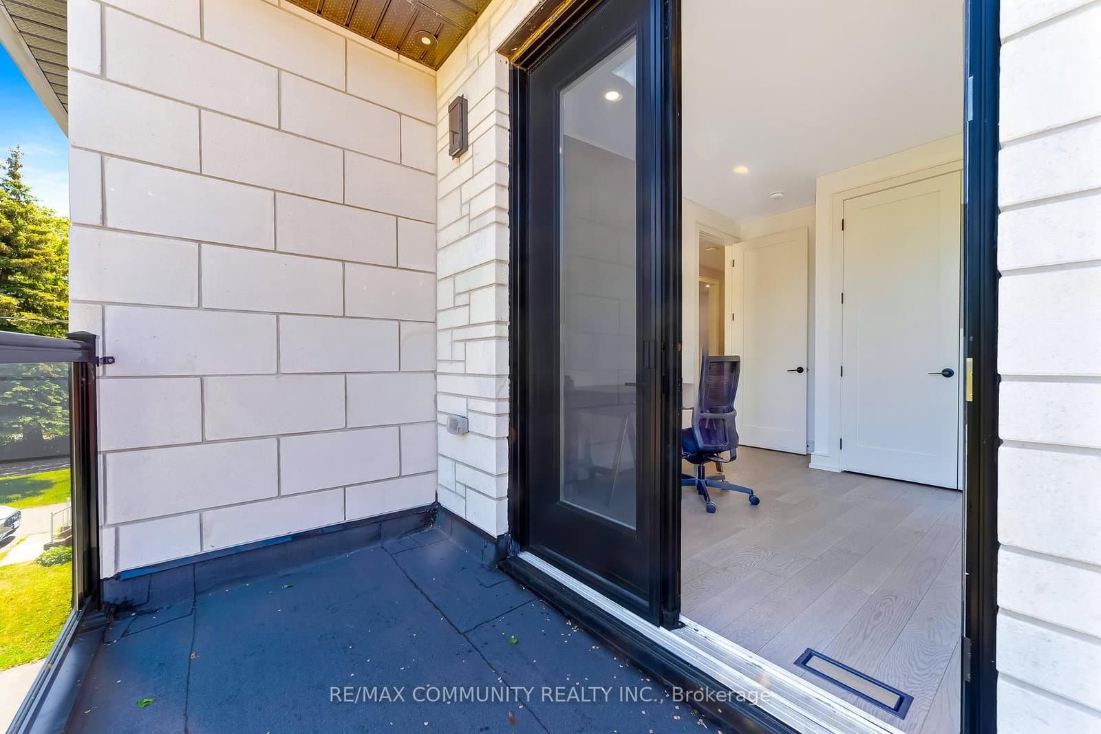 856 Kennedy Road thumbnail 29