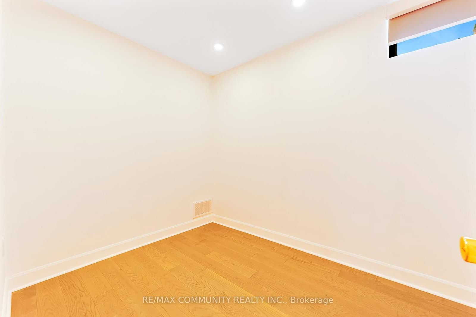 856 Kennedy Road thumbnail 40