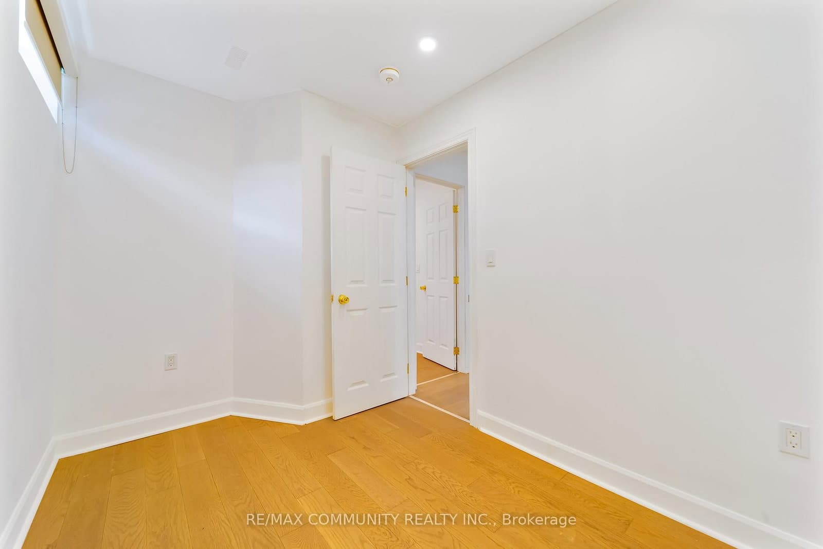 856 Kennedy Road thumbnail 41