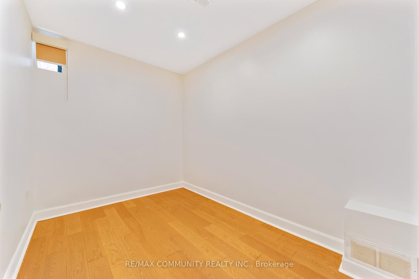 856 Kennedy Road thumbnail 42